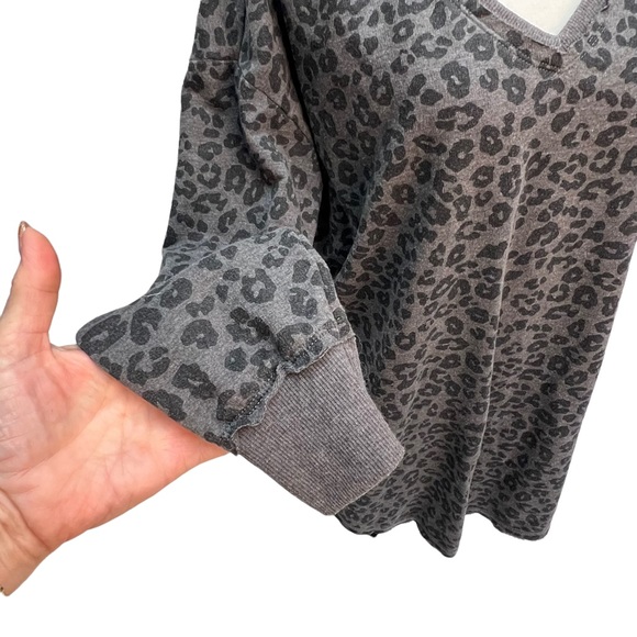 Z Supply Black/Grey Leopard Print French Terry V-Neck Sweatshirt Size XS - Picture 6 of 13